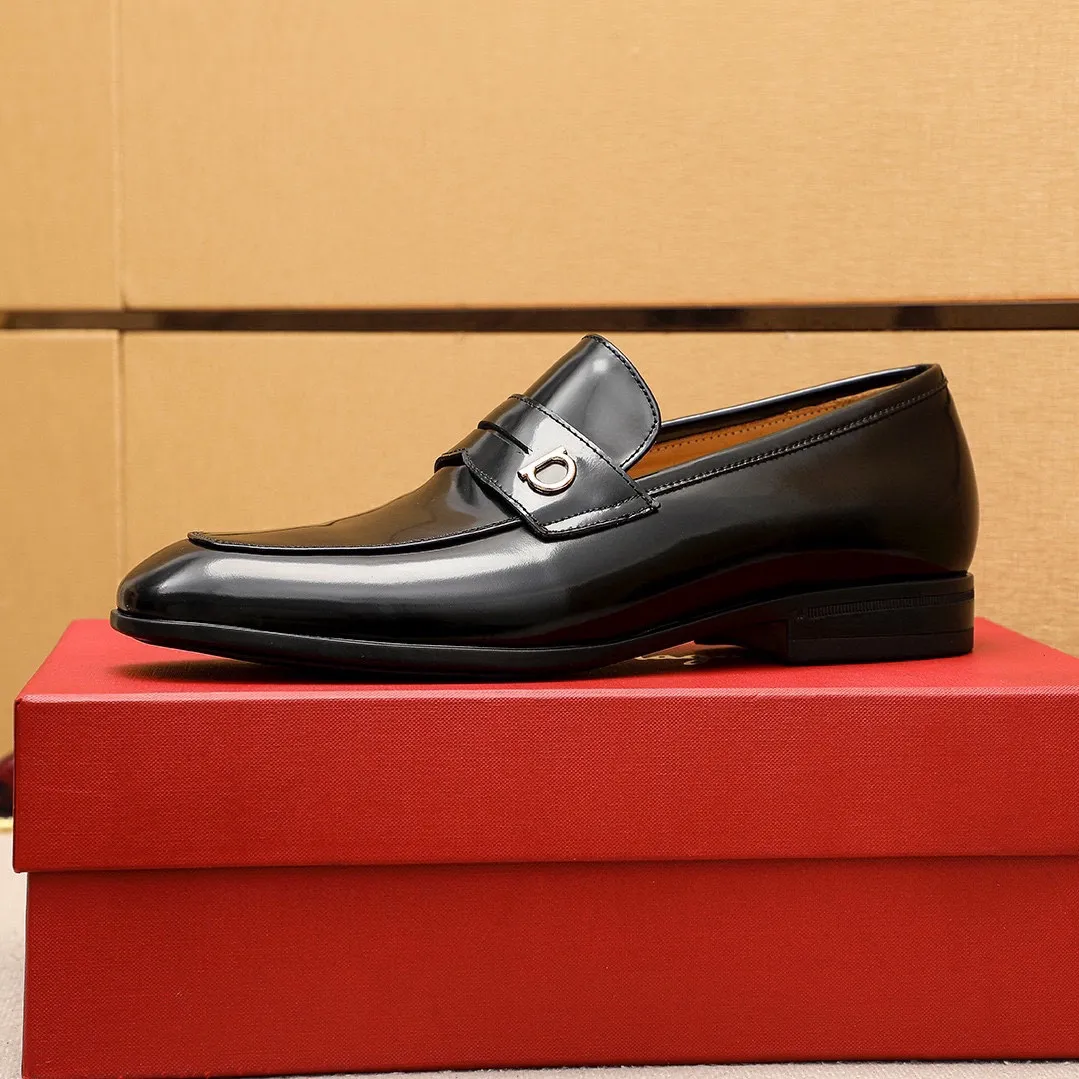 Men's shoes 💰480 💐 Product trademark: Ferragamo "Ferragamo" casual leather shoes Regular size: 38-44 (45🉑️customized) Product materials: Selected imported first-layer open-edge beaded cowhide upper + luxury hardware buckle, imported water-dyed cowhide leather lining. Strong three-dimensional visual effect, original rubber outsole Color: 3⃣️seed leather materials available